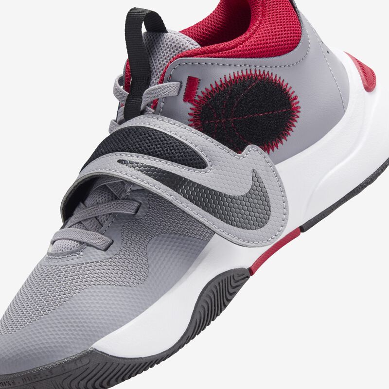 Nike Team Hustle D 11, Gris Cemento/Rojo Gimnasio-Negro-Blanco, hi-res