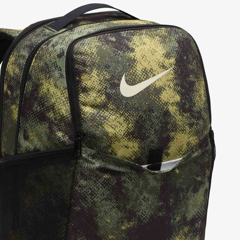 Nike Brasilia, Verde Aceite/Negro/Leche De Coco, hi-res