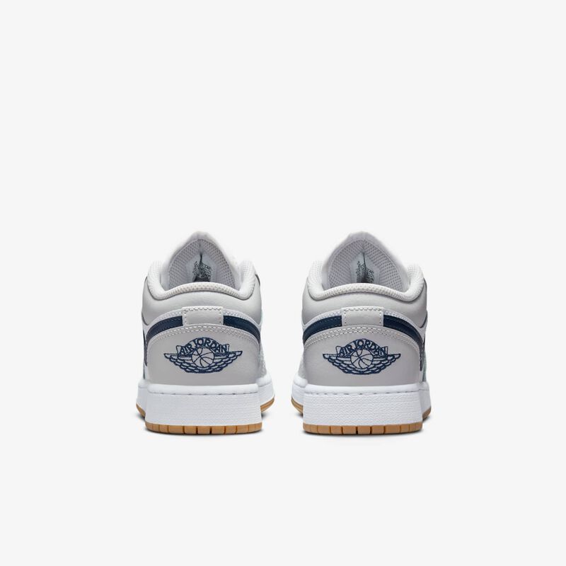 Air Jordan 1 Low, Blanco/Gris Neutro/Marrón Medio Goma/Azul Marino Medianoche, hi-res