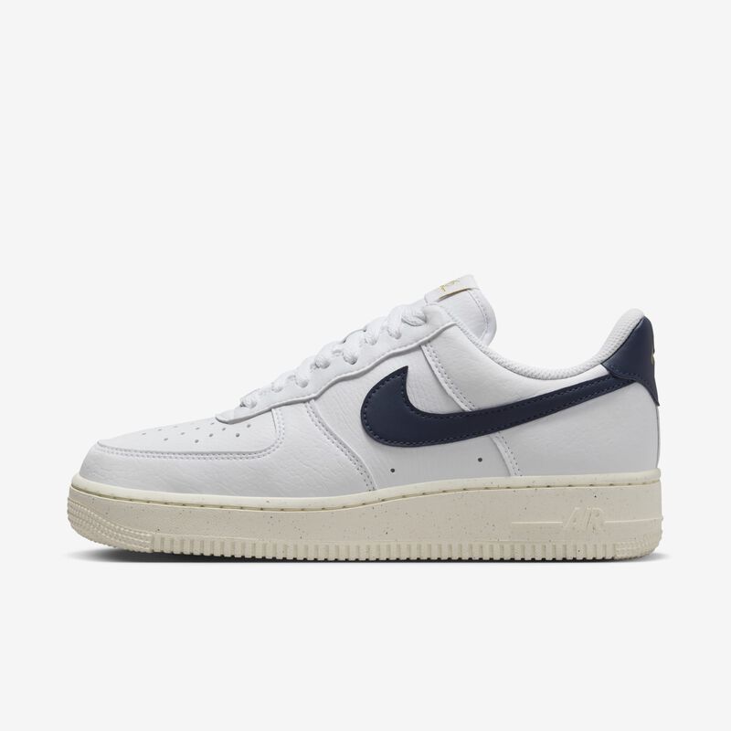 Nike Air Force 1 '07 Next Nature, Blanco/Marfil Pálido/Oro Metalizado/Obsidiana, hi-res