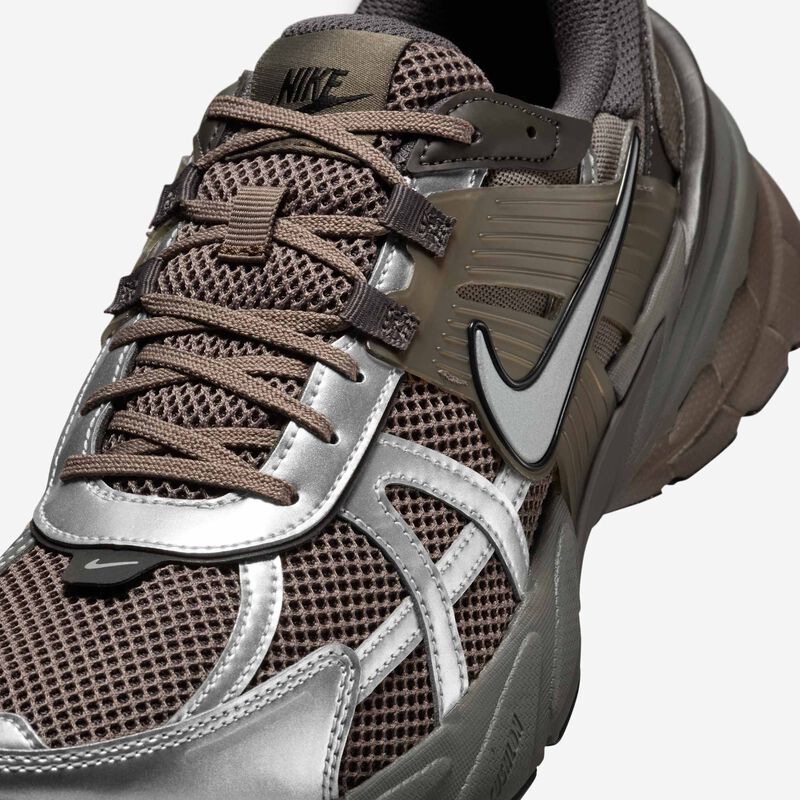 Nike V2K Run, Cueva/Peltre Liso/Ceniza Medio/Plata Metalizado, hi-res