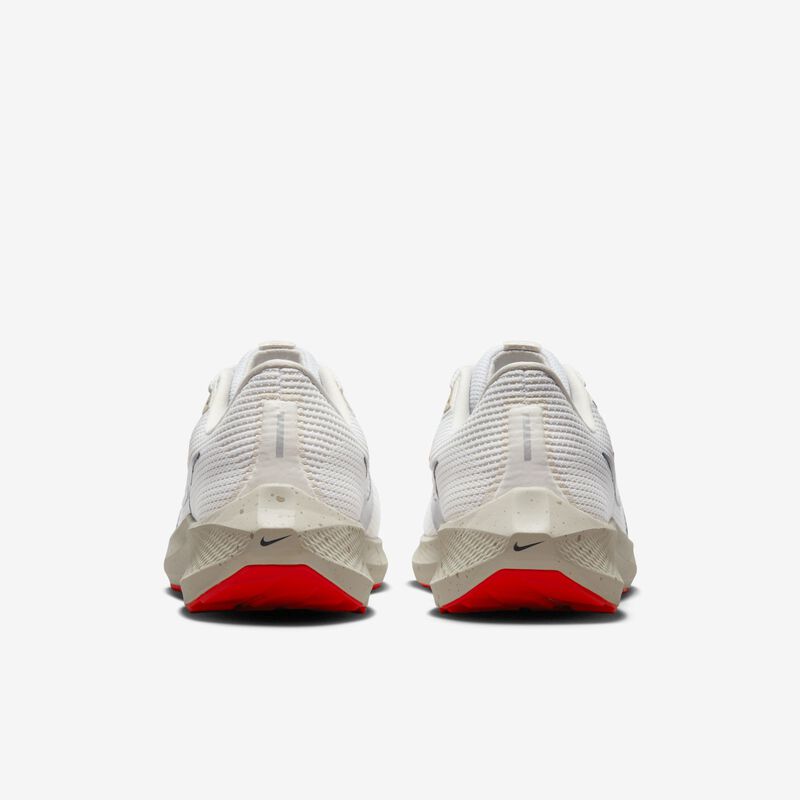 Nike Pegasus 40, Blanco/Marrón Orewood claro/Fantasma/Obsidiana, hi-res