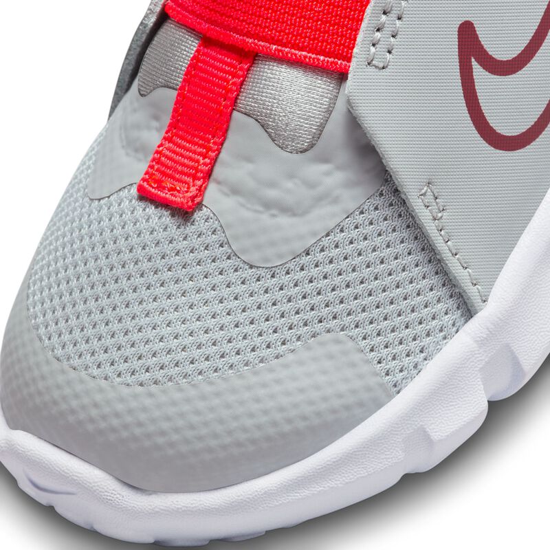 Nike Flex Runner 2, Gris Ahumado Claro/Blanco/Carmesí Brillante/Equipo Rojo, hi-res