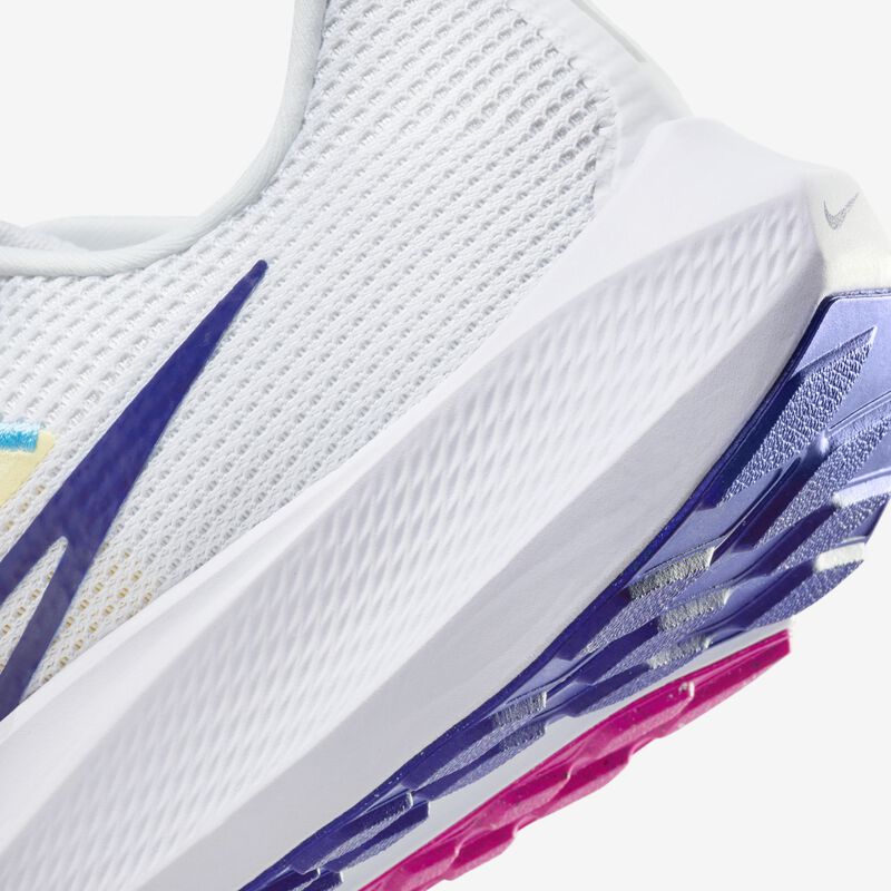 Nike Pegasus 40, Blanco/Polvo de Fotón/Rosa Intenso/Hiper Azul Profundo, hi-res