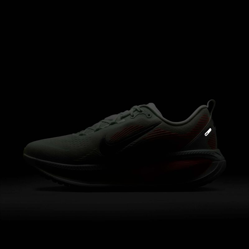 Nike Vomero 18, Verde pálido/Hipercarmesí/Voltio pálido/Plata metalizado, hi-res