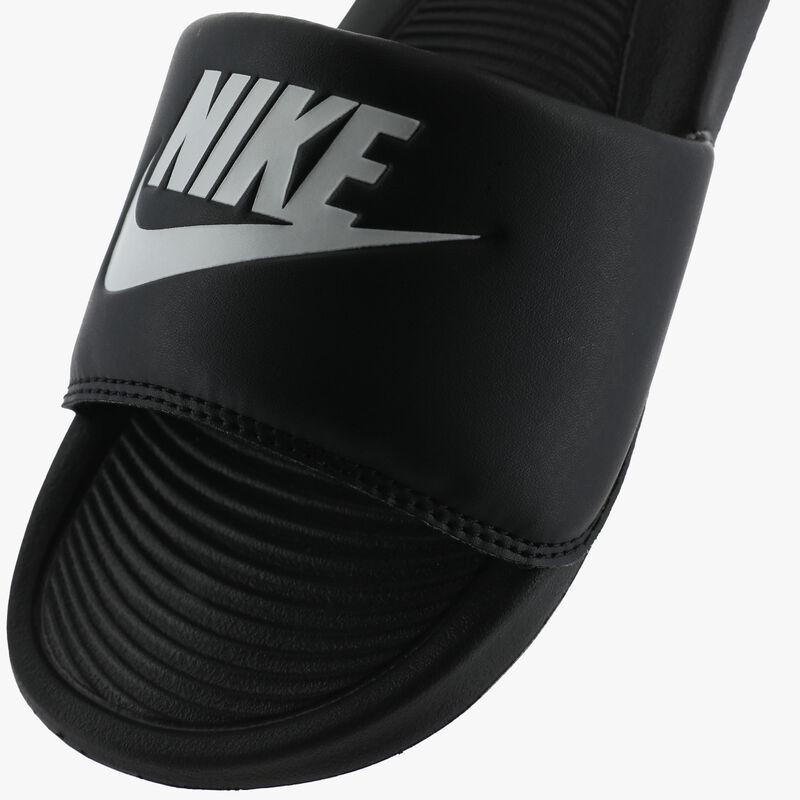 Nike Victori One, Negro/Negro/Blanco, hi-res