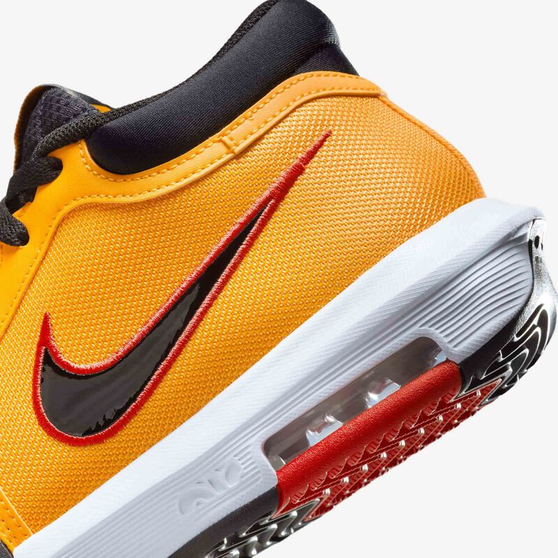 LeBron Witness VIII, Oro Universitario/Carmesí Claro/Blanco/Negro, hi-res