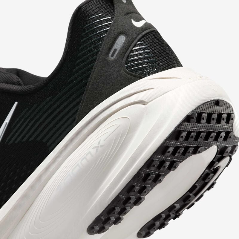 Nike Vomero 18, Negro/Leche De Coco/Mena De Hierro Claro/Blanco Cumbre, hi-res
