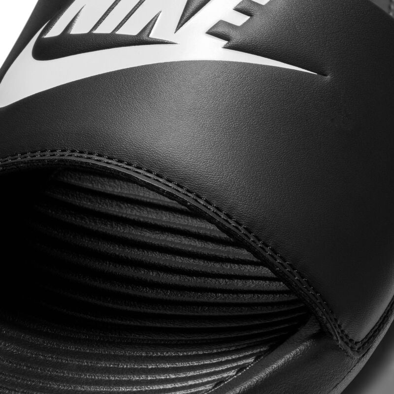 Nike Victori One, Negro/Negro/Blanco, hi-res