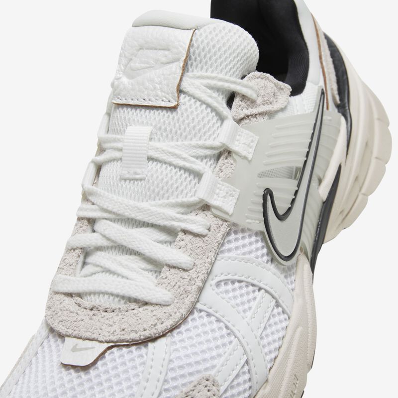Nike V2K Run, Blanco Cumbre/Blanco/Marrón Verdoso Claro/Cromo, hi-res
