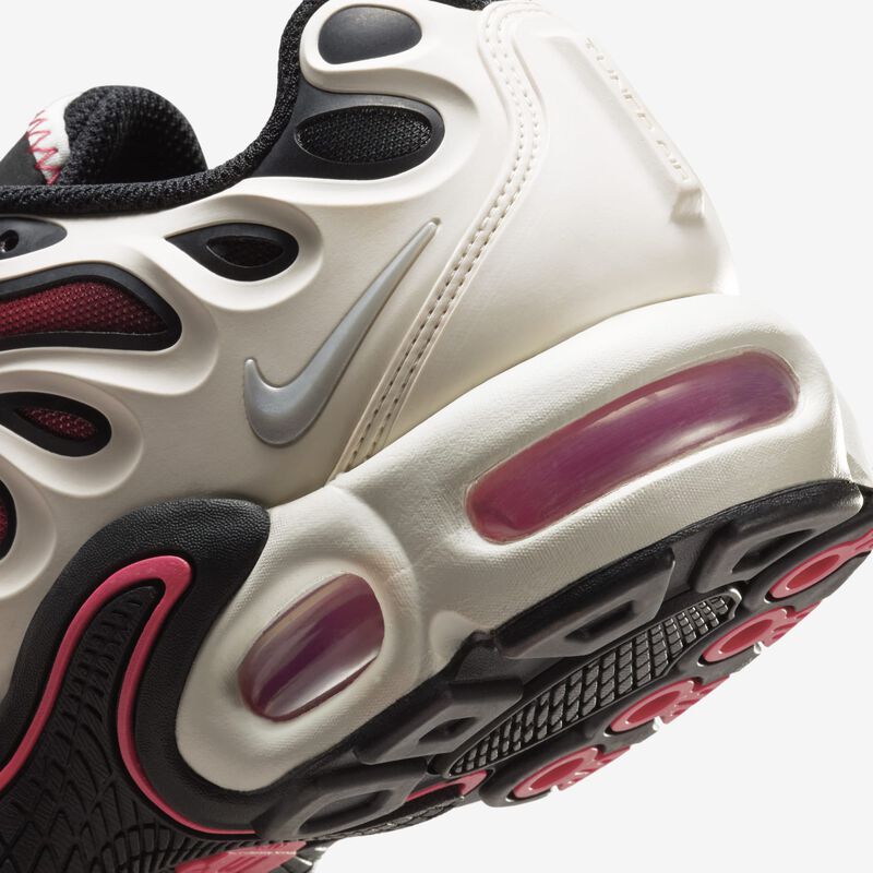 Nike Air Max Plus Drift, Fantasma/Plata Metalizado-Negro-Rojo Fuego, hi-res