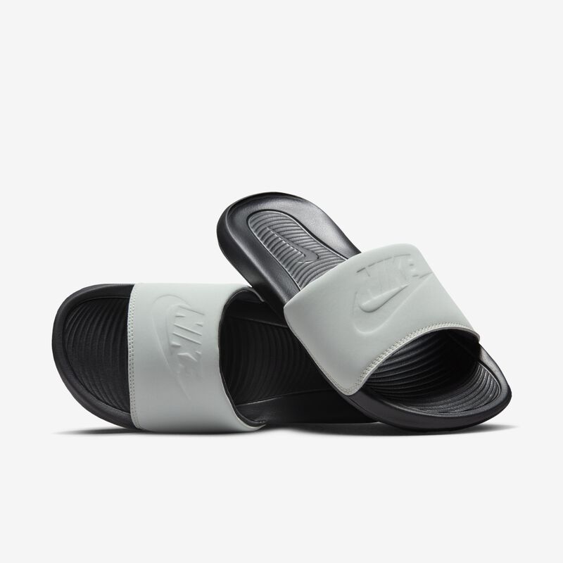 Nike Victori One, Negro/Plata Claro, hi-res