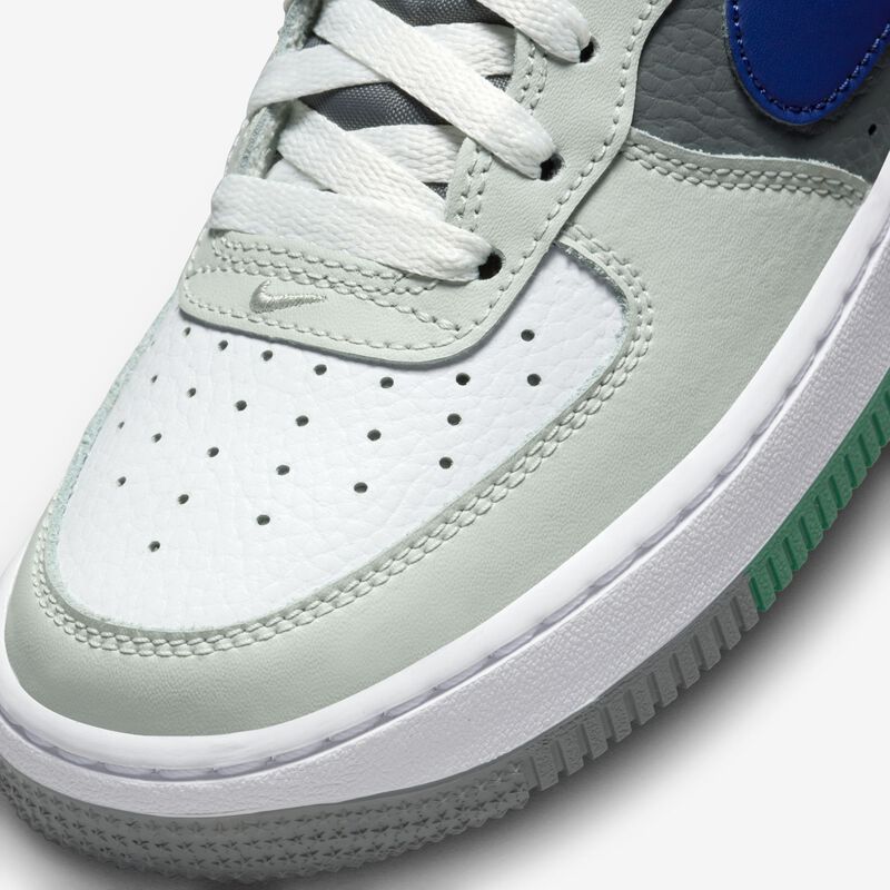 Nike Air Force 1 LV8, Plata claro/Blanco/Gris humo/Azul royal intenso, hi-res