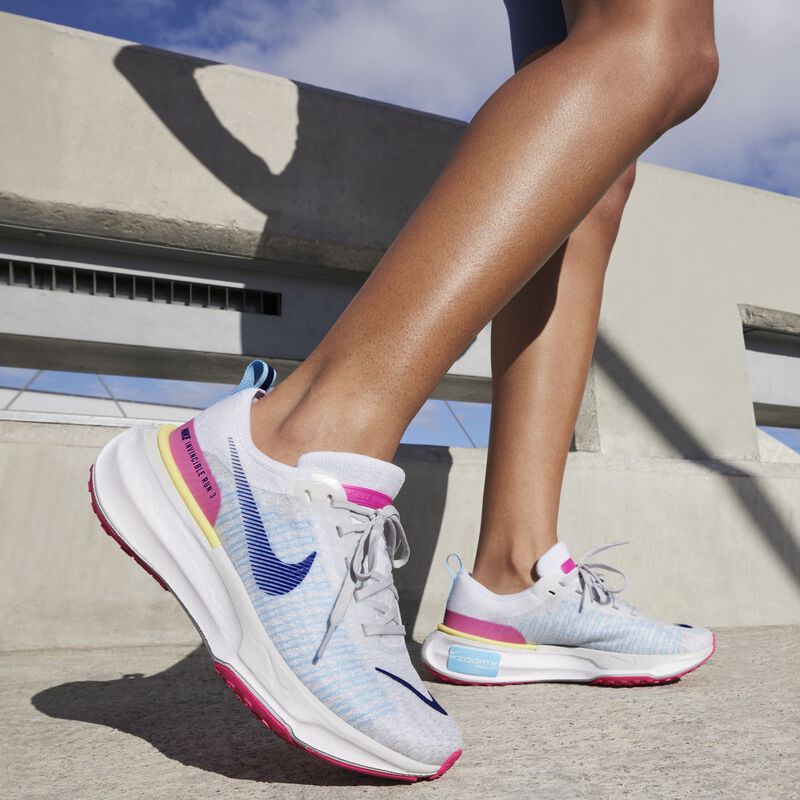 Nike Invincible 3, Blanco/Polvo Fosforito/Rosa Feroz/Azul Real Profundo, hi-res