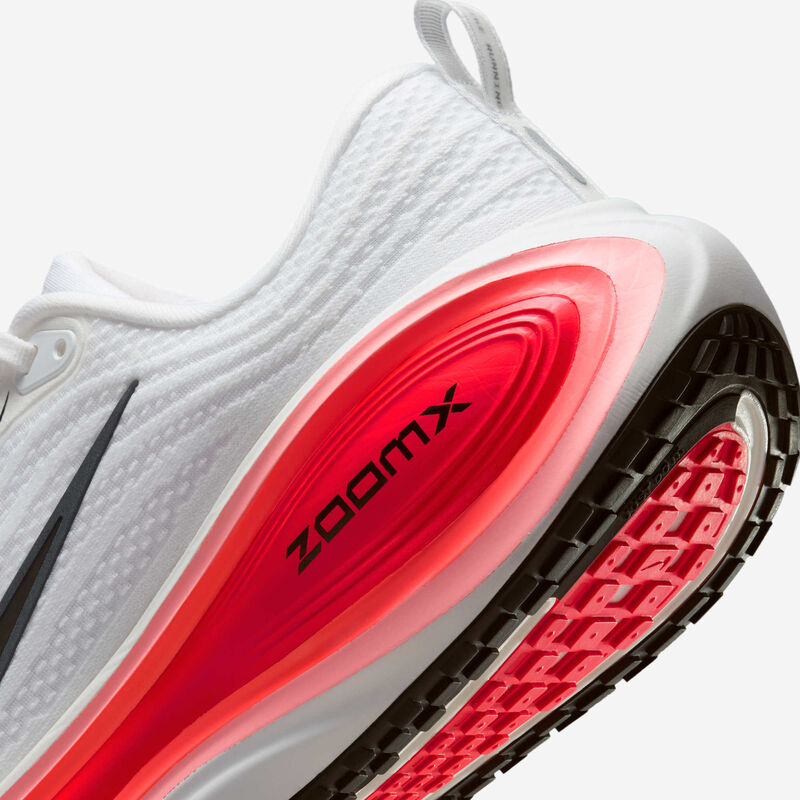 Nike Vomero Plus, Blanco/Carmesí brillante/Plata metalizado/Negro, hi-res