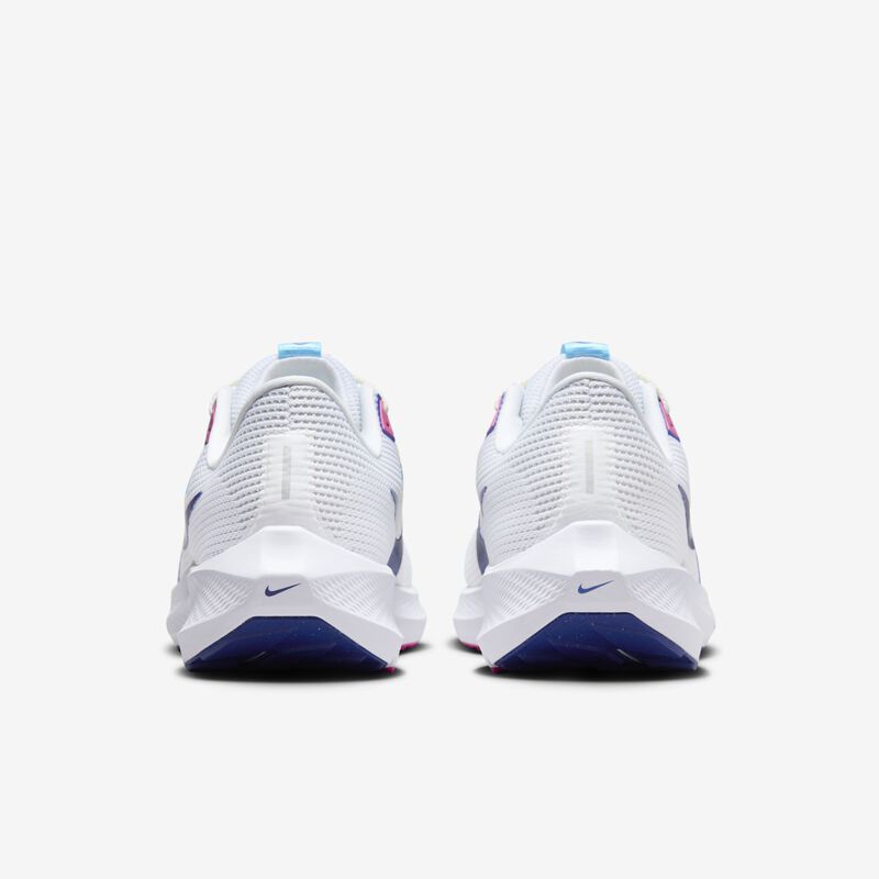 Nike Pegasus 40, Blanco/Polvo de Fotón/Rosa Intenso/Hiper Azul Profundo, hi-res