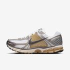 Nike Zoom Vomero 5, Peltre Metálico/Ceniza Media-Paracaídas Beige-Blanco-Marfil Pálido- Platino Metálico, hi-res