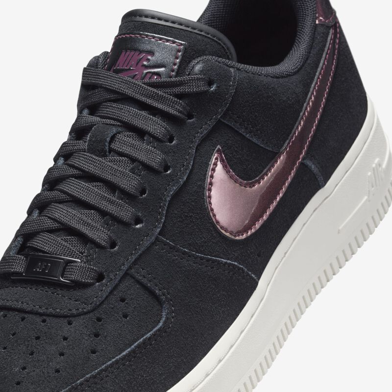 Nike Air Force 1 '07 SE, Negro/Negro-Blanco Cumbre-Granate Noche, hi-res