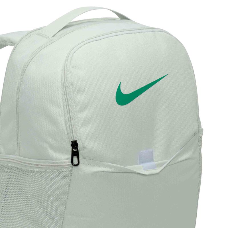 Nike Brasilia 9.5, Plata Claro/Negro/Verde Estadio, hi-res