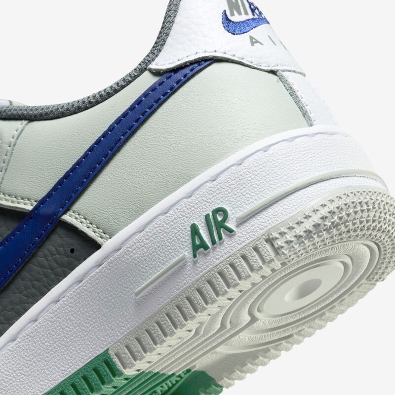 Nike Air Force 1 LV8, Plata claro/Blanco/Gris humo/Azul royal intenso, hi-res
