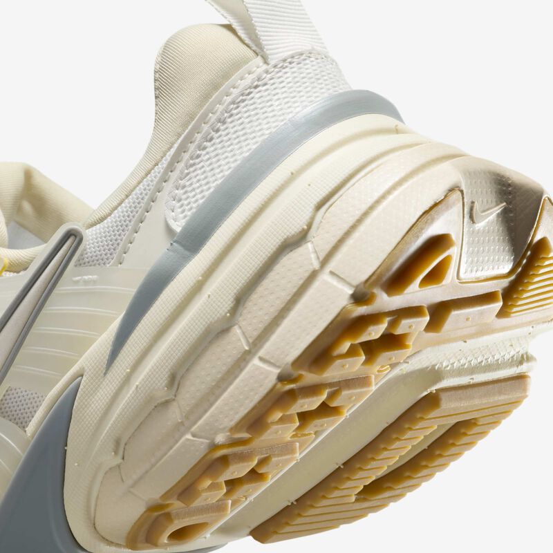 Nike V2K Run, Vela/Caqui Claro/Gris Humo Claro/Vela, hi-res