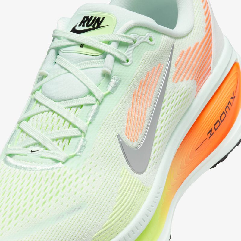 Nike Vomero 18, Verde pálido/Hipercarmesí/Voltio pálido/Plata metalizado, hi-res