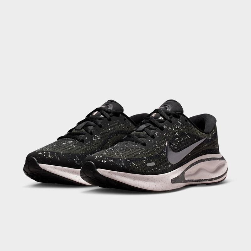 Nike Journey Run, Negro/Plata metalizado/Morado cueva/Gris oscuro metálico, hi-res