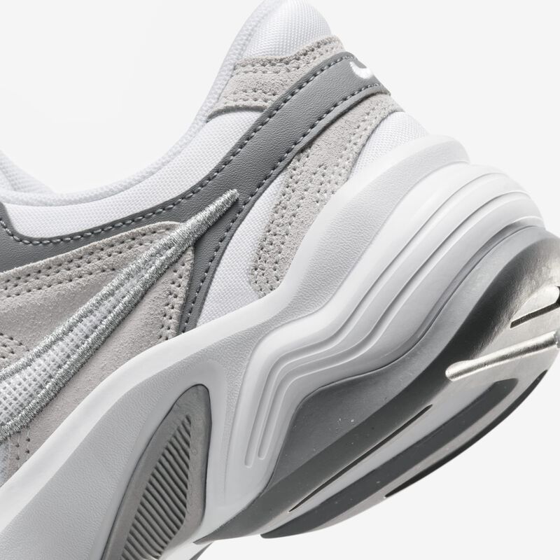 Nike AL8, Blanco/Plata Metalizado-Gris Humo-Negro, hi-res