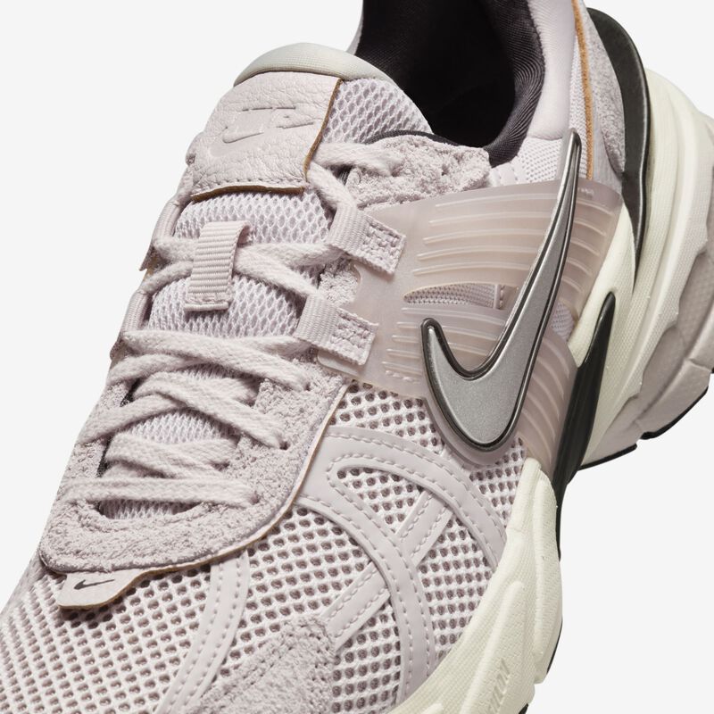 Nike V2K Run, Violeta Platino/Hueso Claro/Negro/Cromo, hi-res