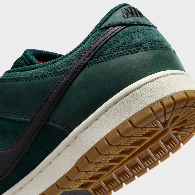 Nike SB Dunk Low Pro, Abeto Profundo/Negro-Abeto-Vela-Marr&oacute;n Goma Claro-Seguro Naranja, hi-res