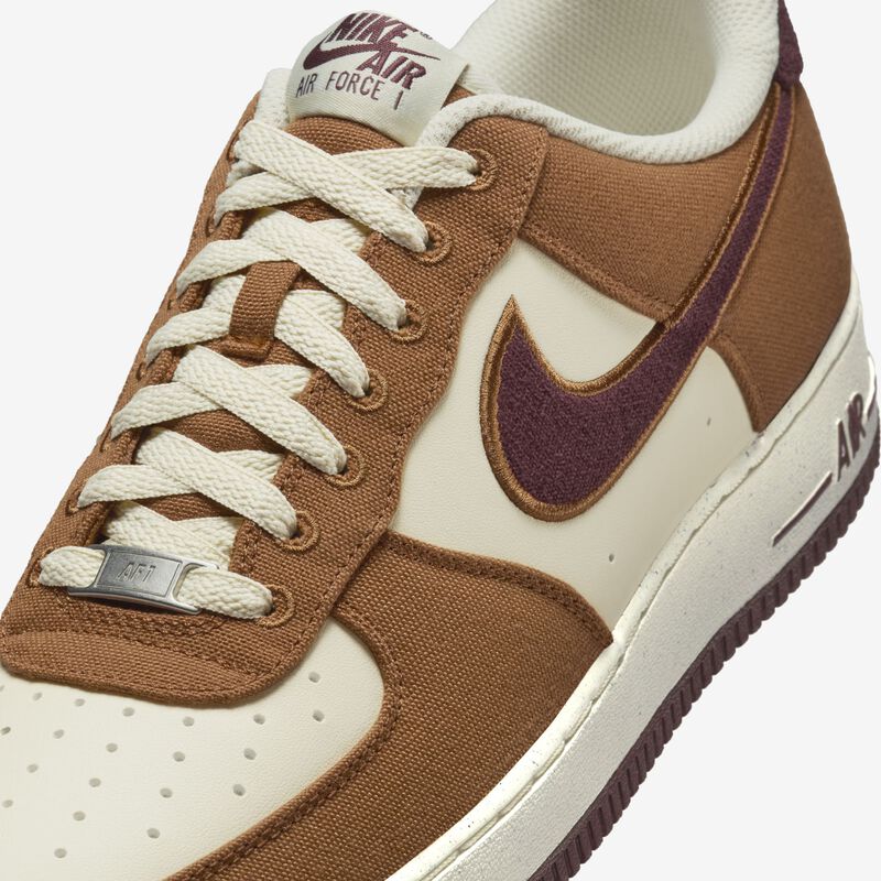 Nike Air Force 1 '07 LV8, Tostado Británico Claro/Leche De Coco/Marrón Oscuro Goma/Burdeos Enérgico, hi-res