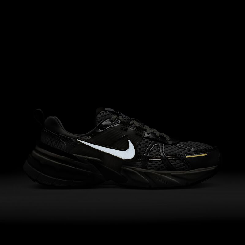 Nike V2K Run, Blanco/Caqui/Plata Metalizado/Blanco, hi-res