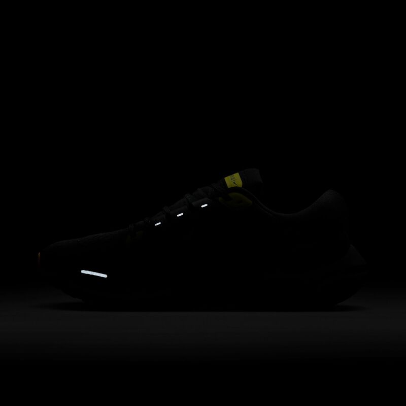 Nike Air Zoom Vomero 16, Negro/Blanco-reloj-alta tensión, hi-res