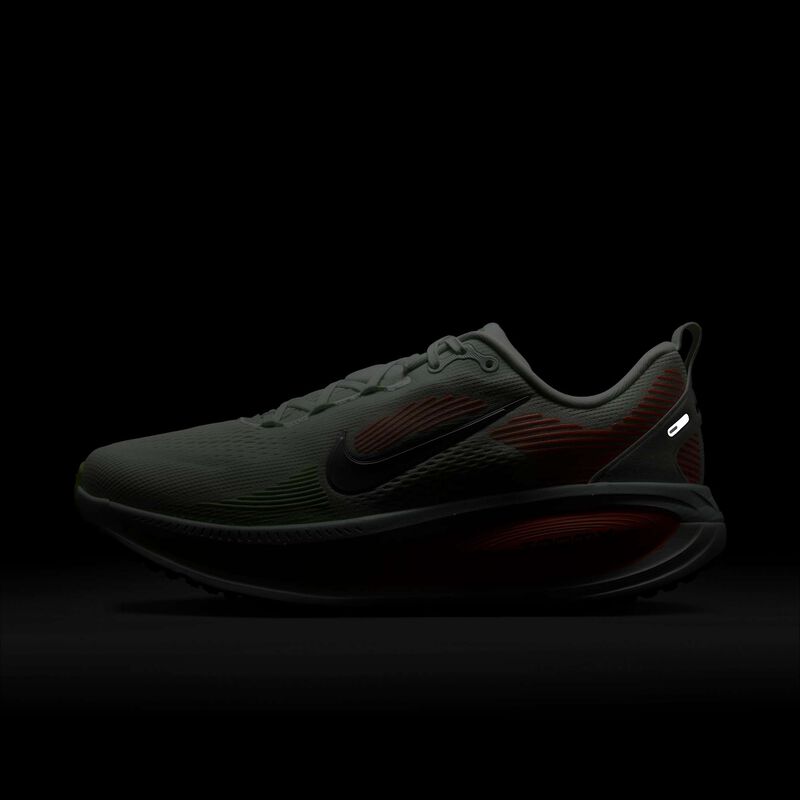 Nike Vomero 18, Verde pálido/Hipercarmesí/Voltio pálido/Plata metalizado, hi-res