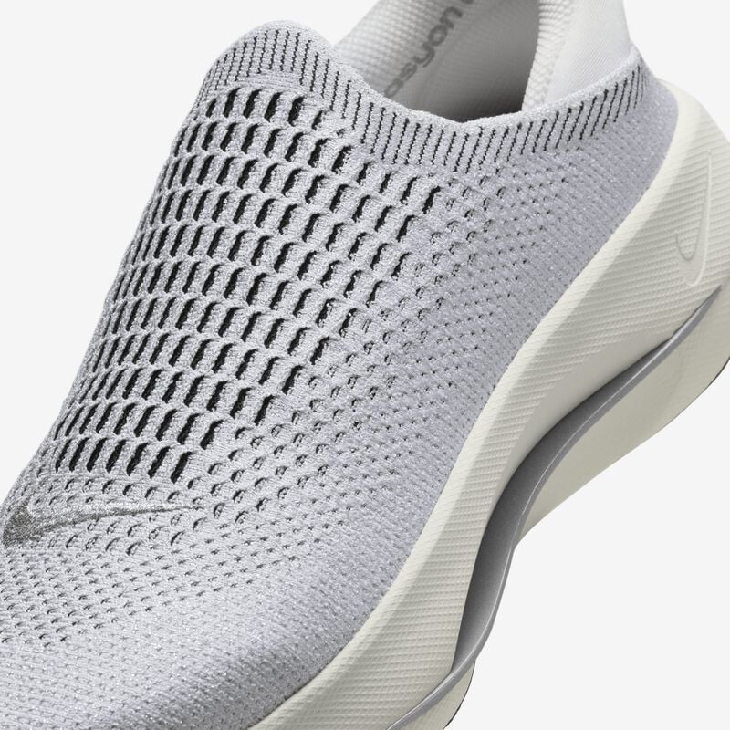 Nike Reina EasyOn Premium, Blanco Cumbre/Vela/Negro/Plata Metalizado, hi-res