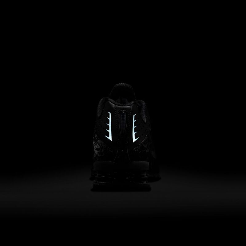 Nike Shox R4, Negro/Gris Humo Oscuro, hi-res