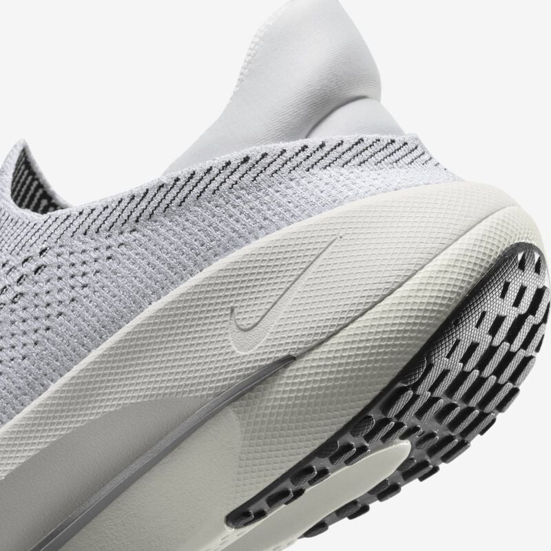 Nike Reina EasyOn Premium, Blanco Cumbre/Vela/Negro/Plata Metalizado, hi-res