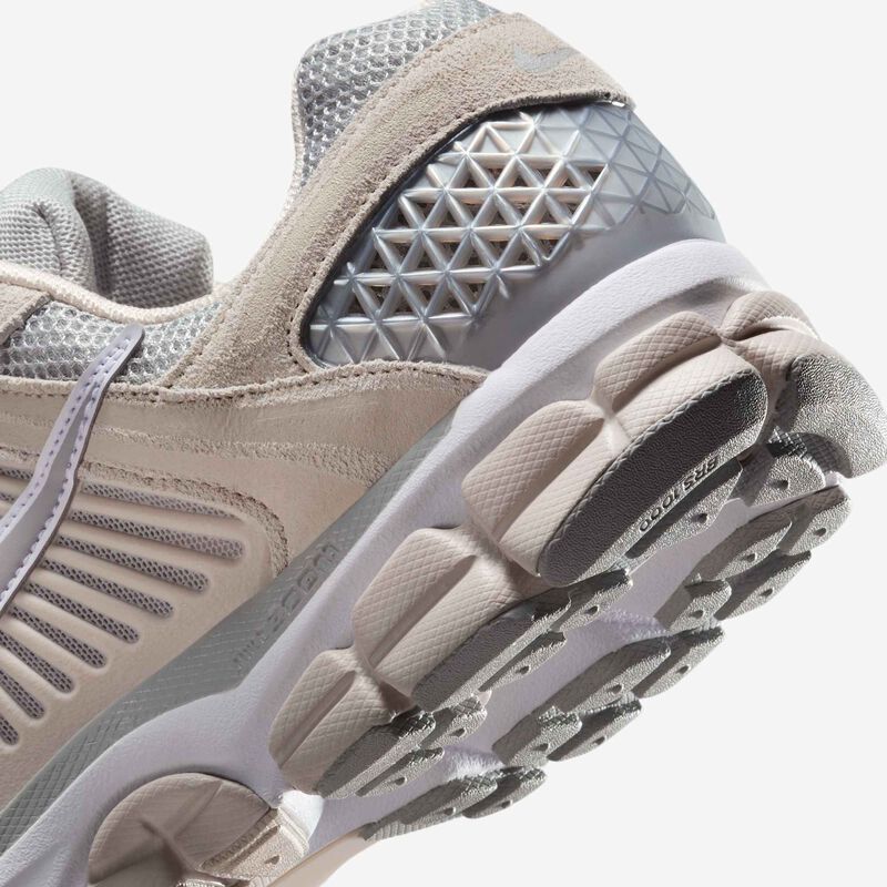 Nike Zoom Vomero 5, Marrón Orewood Claro/Blanco/Platino Metalizado/Gris Humo Claro, hi-res