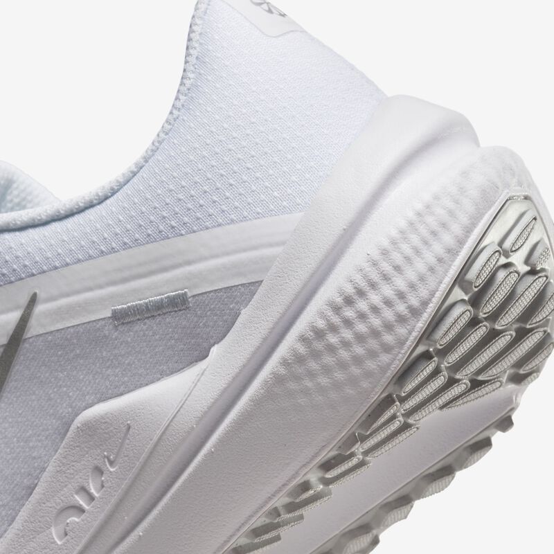 Nike Winflo 10, Blanco/Plata Metálica-Platino Puro, hi-res