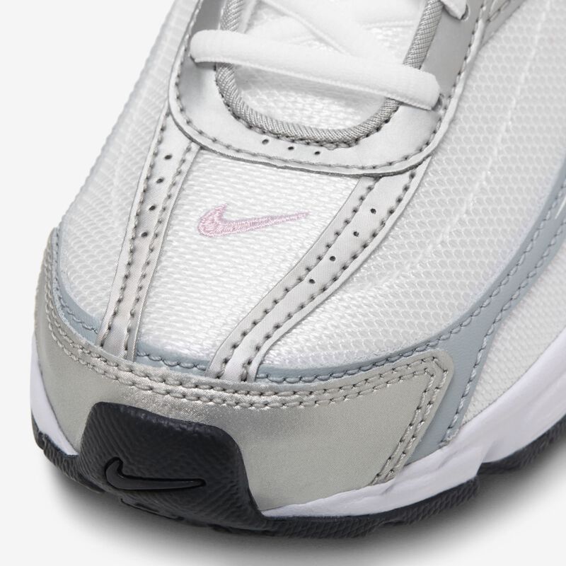 Nike Initiator, Blanco/Plata Metalizado/Azul Bruma/Cereza, hi-res