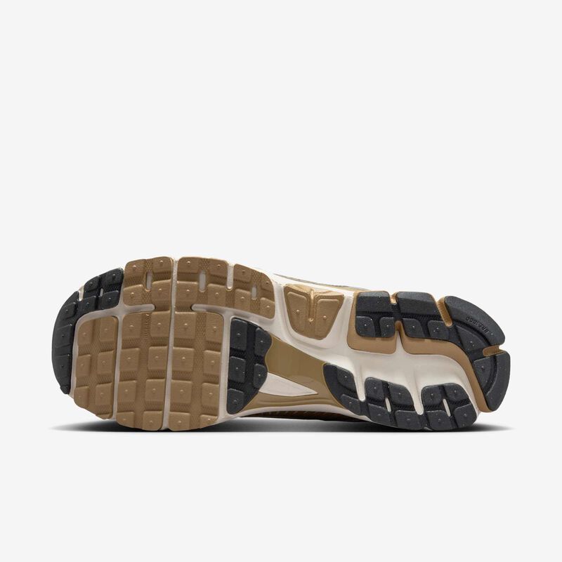 Nike Zoom Vomero 5, Peltre Metálico/Ceniza Media-Paracaídas Beige-Blanco-Marfil Pálido- Platino Metálico, hi-res