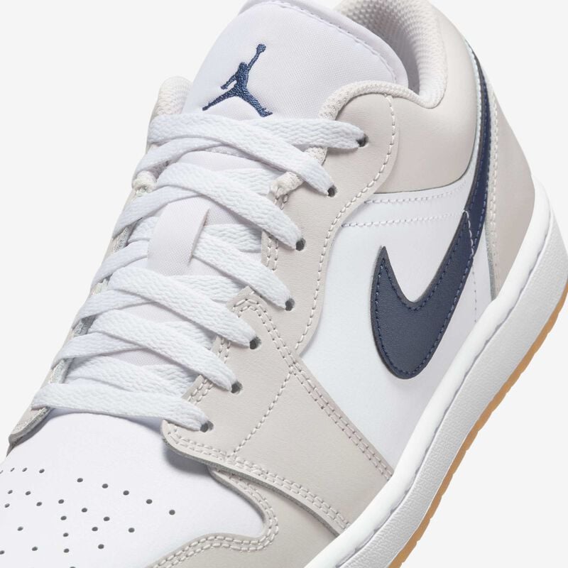 Air Jordan 1 Low, Blanco/Gris Neutro/Marrón Medio Goma/Azul Marino Medianoche, hi-res