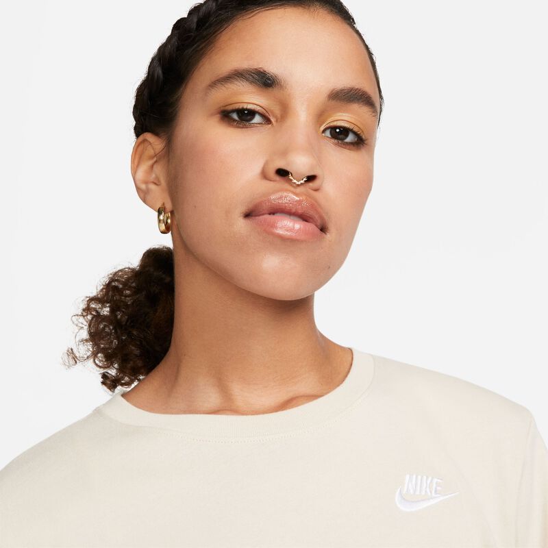 Nike Sportswear Club Essentials, Deriva de arena/Blanco, hi-res