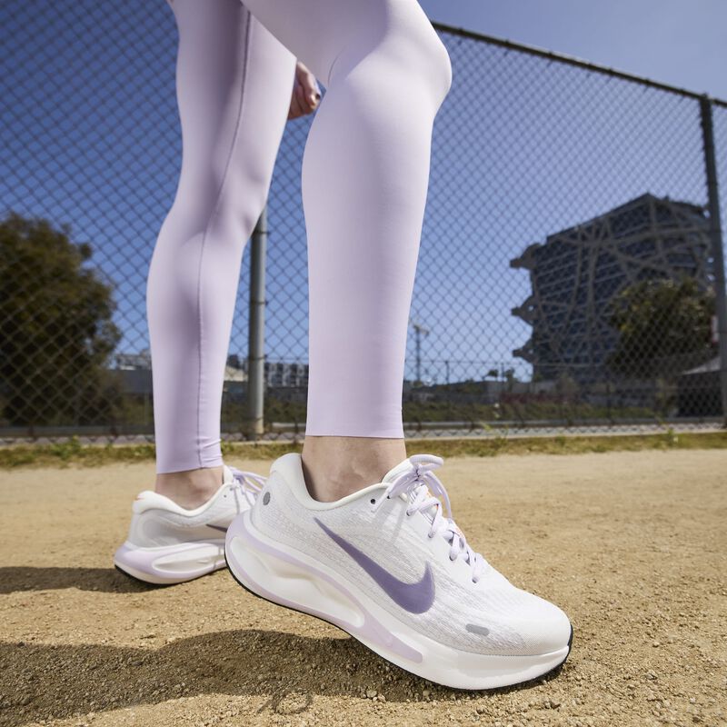 Nike Journey Run, Blanco cumbre/Uva ligero/Bruma violeta/Alba, hi-res