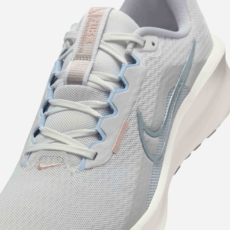 Nike Downshifter 13, Polvo Fotón/Gris Humo Claro/Blanco Cumbre/Peltre Metalizado, hi-res
