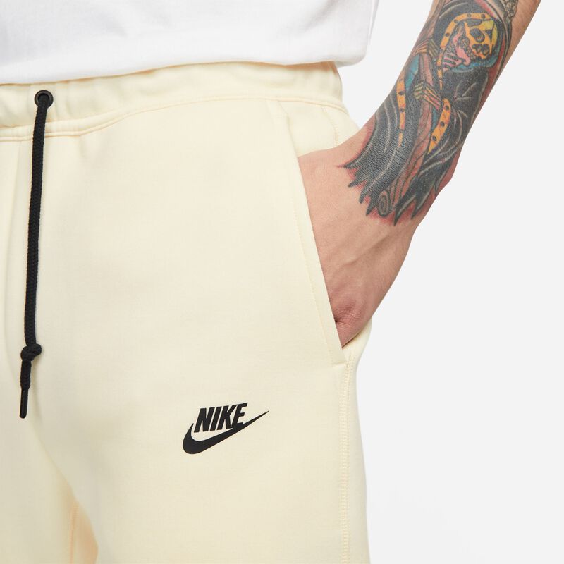 Nike Sportswear Tech Fleece, Leche de coco/Negro, hi-res