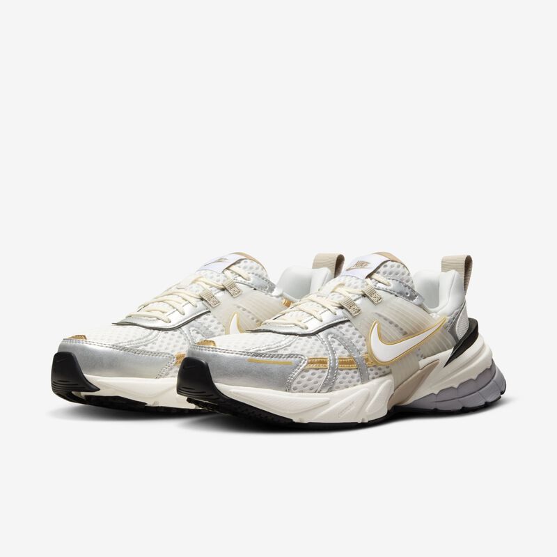 Nike V2K Run, Blanco/Caqui/Plata Metalizado/Blanco, hi-res