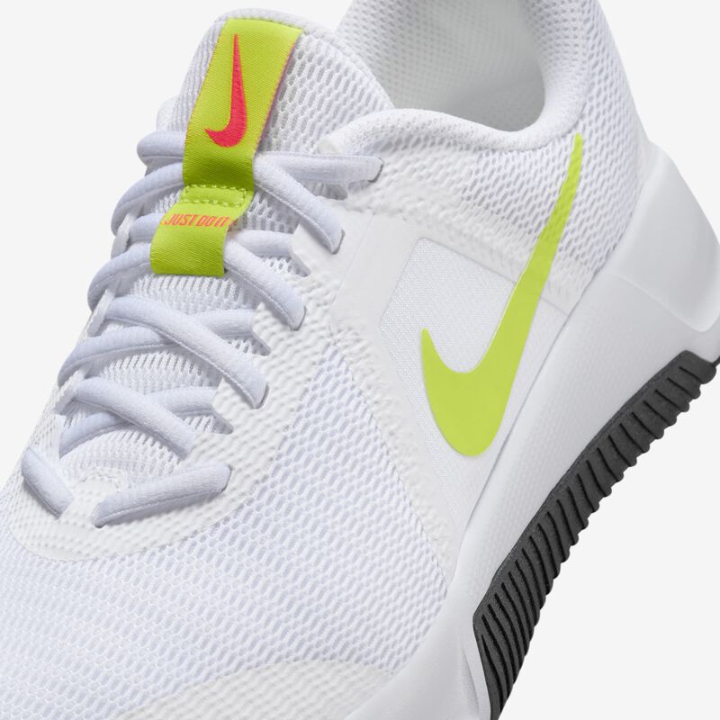 Nike MC Trainer 3, Blanco/Ponche Cálido/Negro/Cíber, hi-res