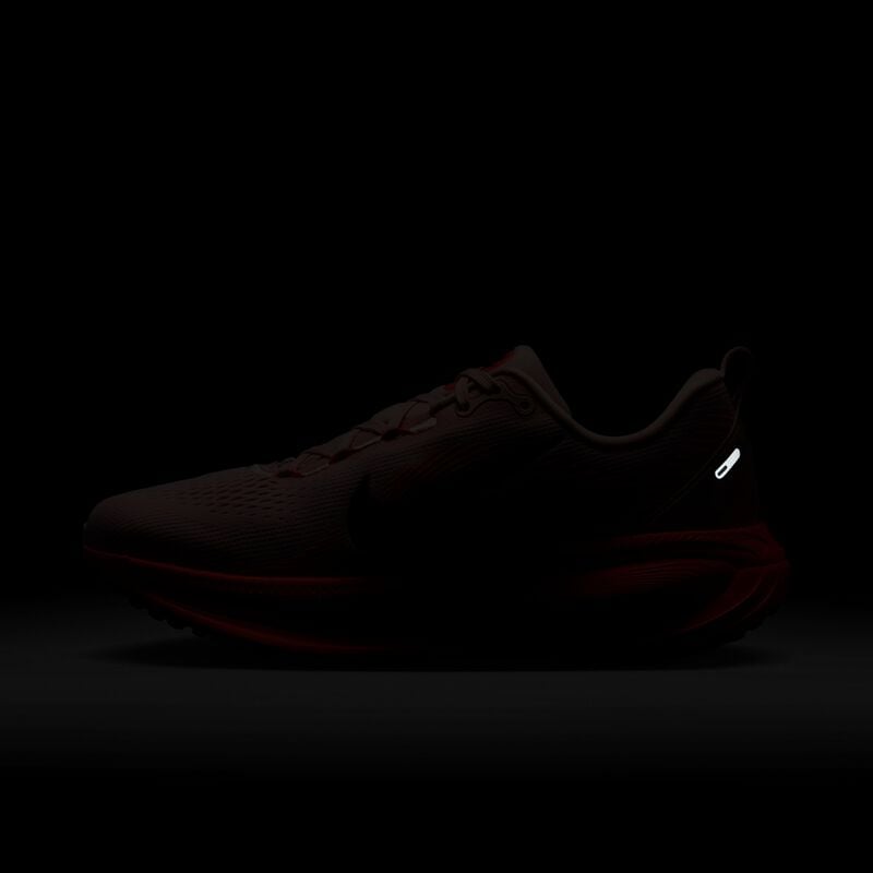 Nike Vomero 18, Atmósfera/Carmesí Brillante/Carmesí Felicidad/Negro, hi-res