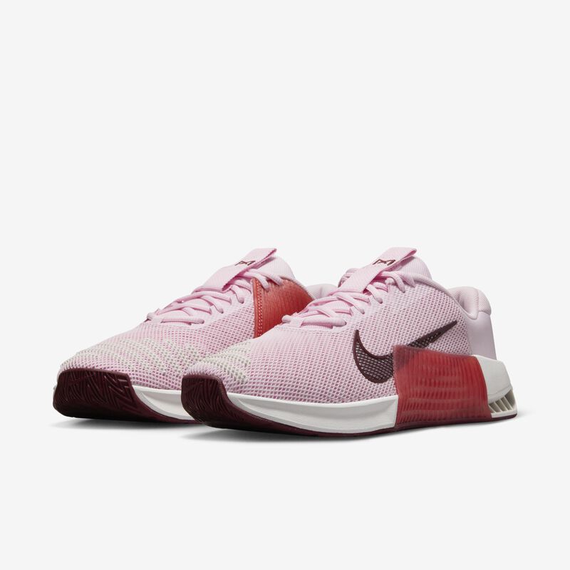 Nike Metcon 9, Espuma Rosa/Tinte Platino/Adobe/Rojo Oscuro del Equipo, hi-res